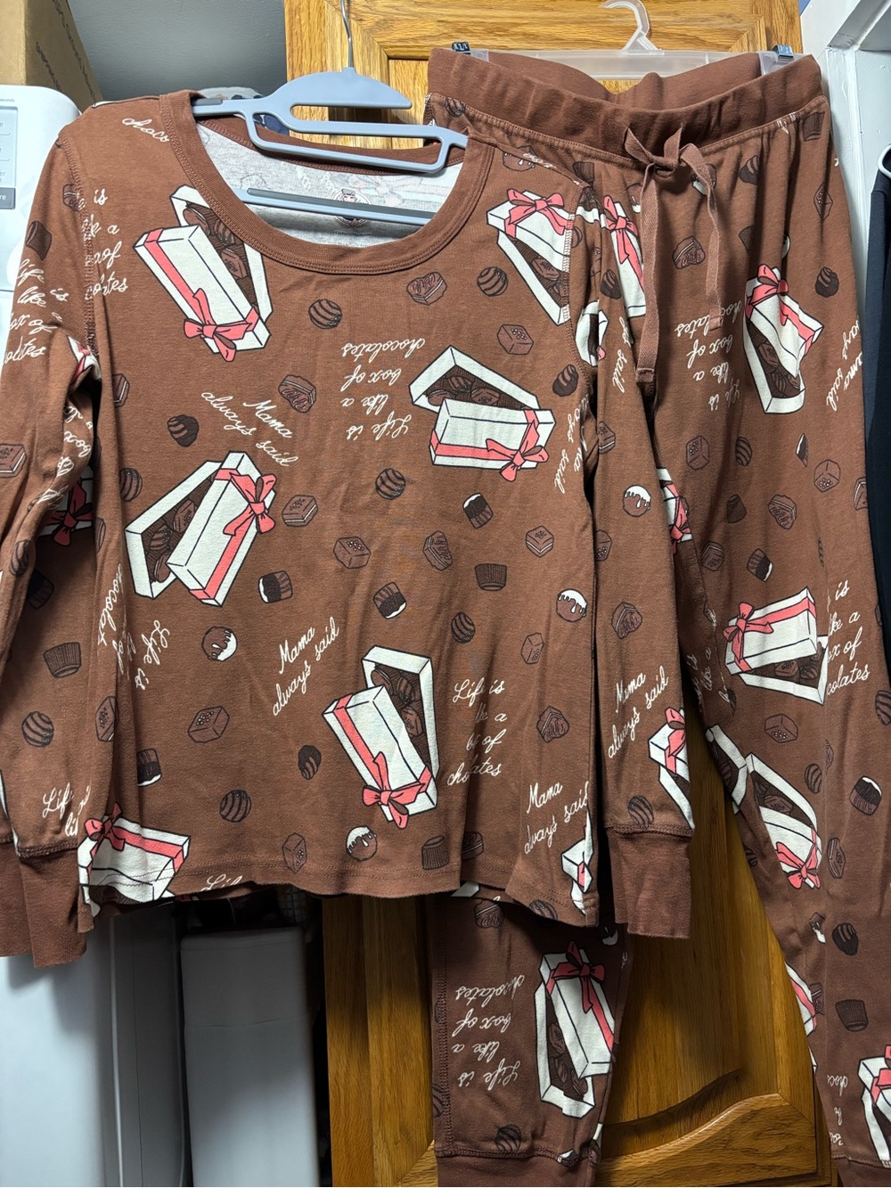Bubba Gump Women’s Brown Chocolate Print Pajama Set